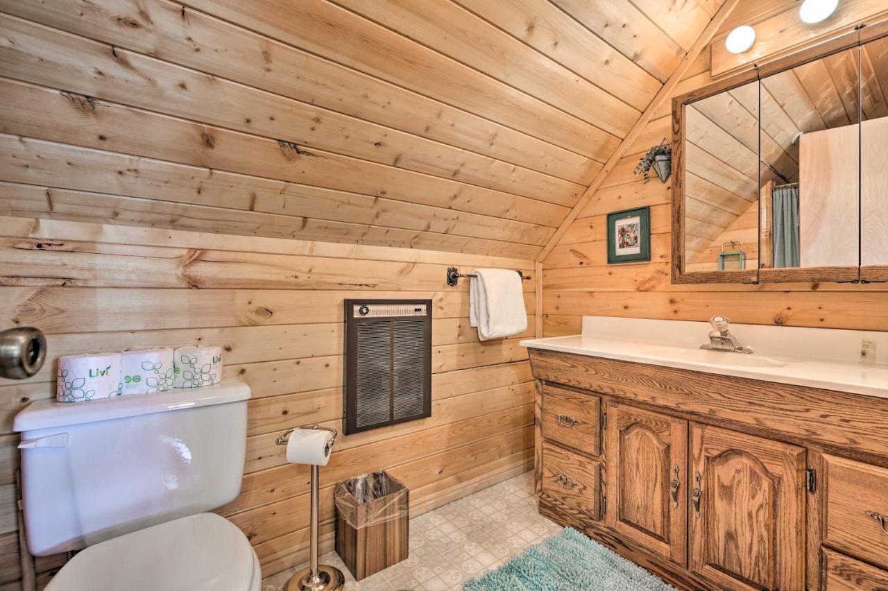 Rustic Duck Creek Village Cabin With Fire Pit! Eksteriør bilde